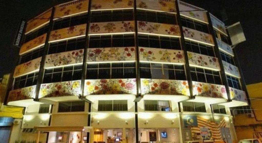 Riverine Garden Hotel Chukai Bagian luar foto
