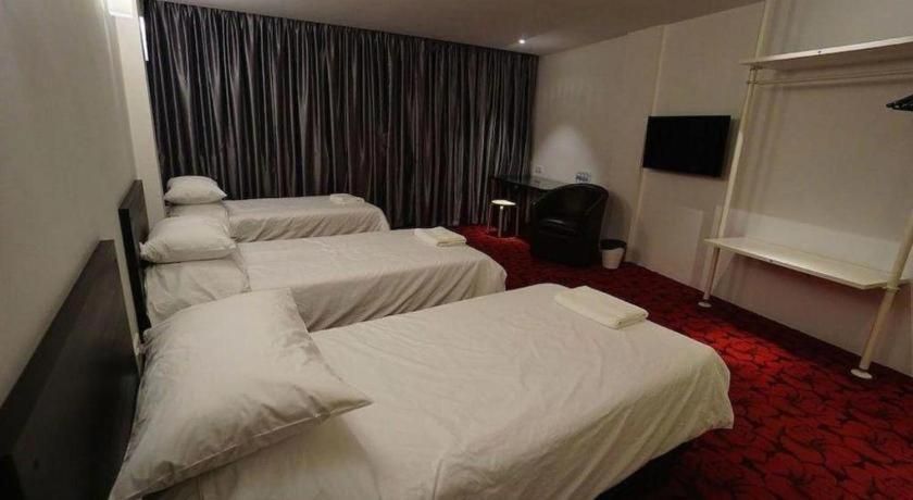 Riverine Garden Hotel Chukai Bagian luar foto