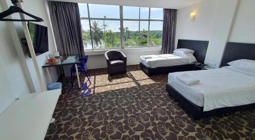 Riverine Garden Hotel Chukai Bagian luar foto