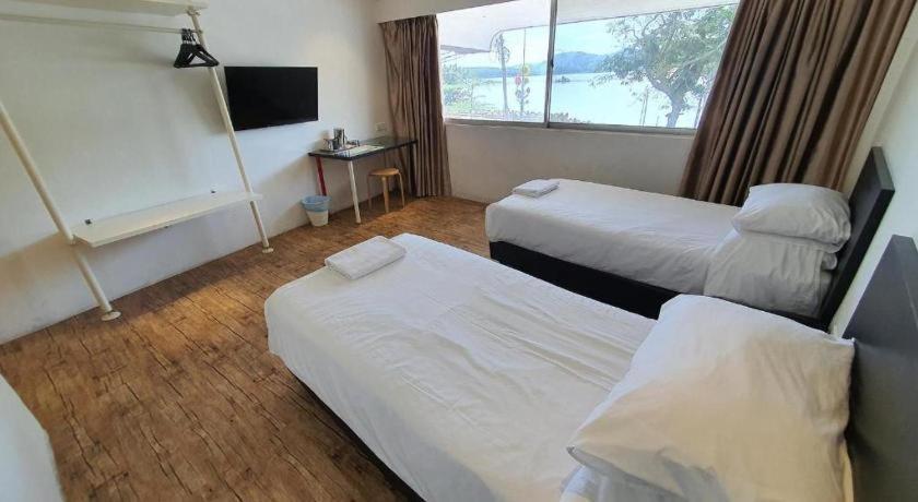 Riverine Garden Hotel Chukai Bagian luar foto